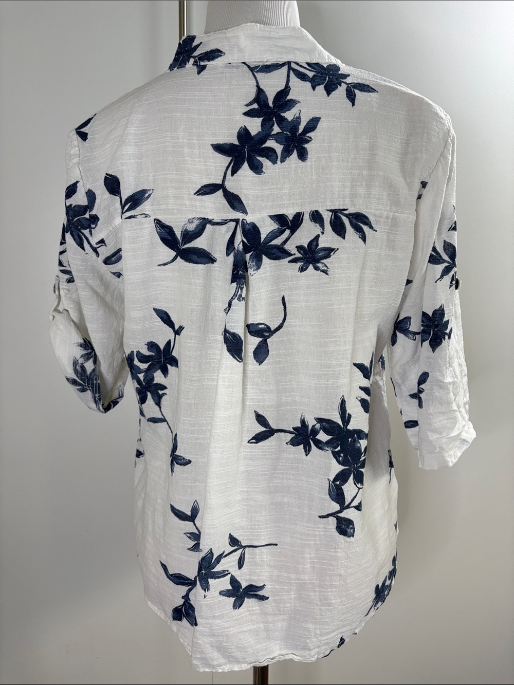 White & Navy Floral Italian Linen Button-Down Shirt M - Picture 4 of 5
